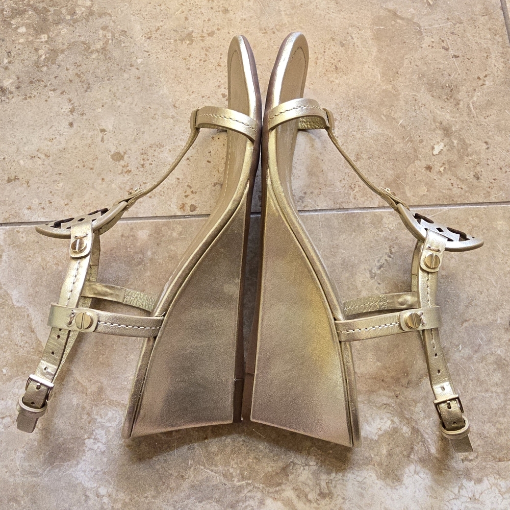 Tory Burch Miller Gold Wedge Sandals Size 7 - Picture 6 of 8